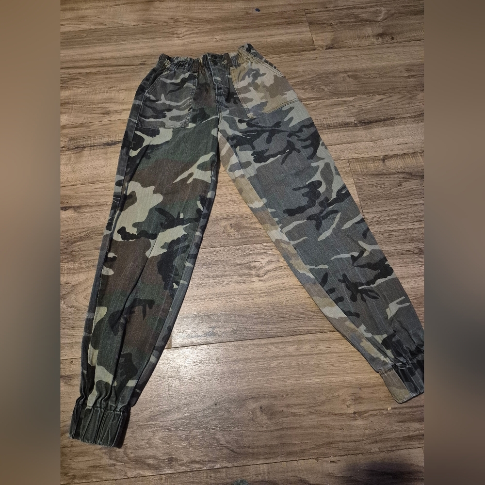 Camouflage Patterned Jogger Pants